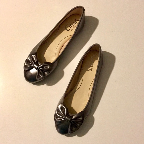 Circus by Sam Edelman Silver Bow Flats - Picture 4 of 9